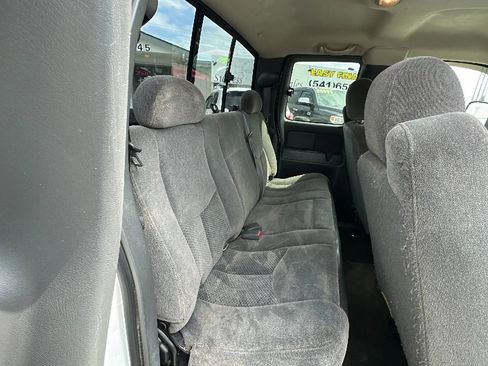 Used 2006 Chevrolet Silverado 2500 LT w/ Heavy-Duty Power Package image 12