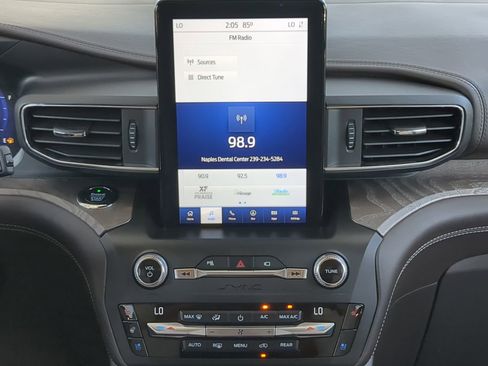 Used 2020 Ford Explorer Platinum w/ Premium Technology Package image 18