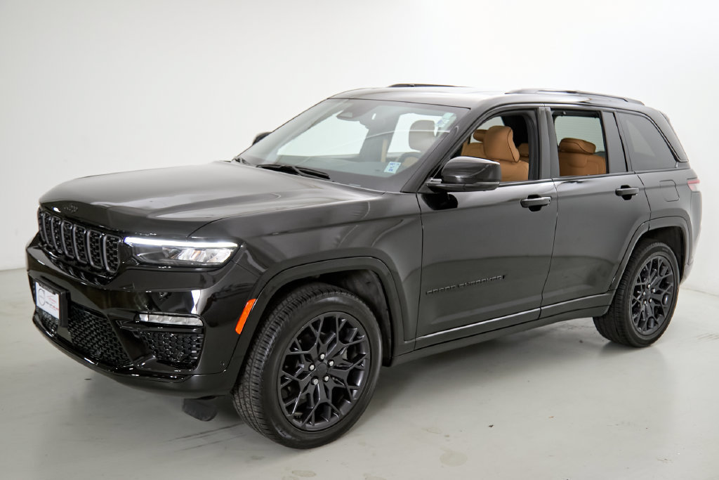 Used 2025 Jeep Grand Cherokee Summit w/ Obsidian Package AWD/4WD image 6