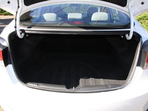Used 2012 Hyundai Elantra GLS FWD image 16