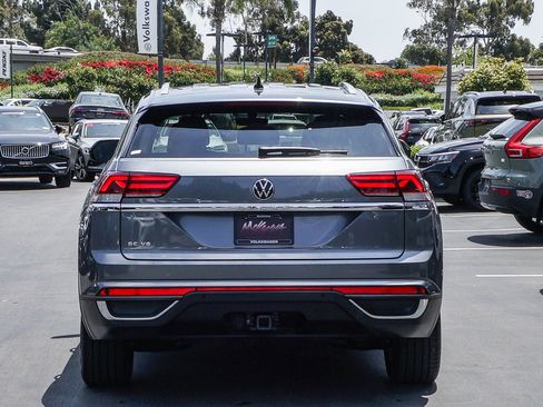 Certified 2023 Volkswagen Atlas Cross Sport SE FWD image 8