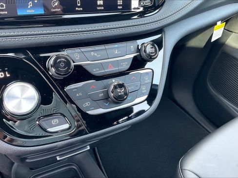 New 2026 Chrysler Pacifica Select image 18