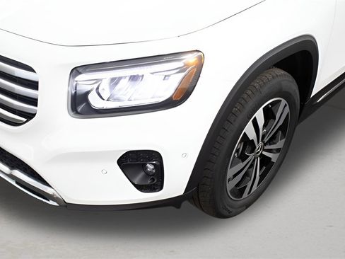 Used 2025 Mercedes-Benz GLB 250 image 8