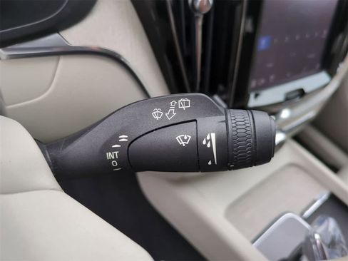 Used 2022 Volvo XC60 B5 Inscription w/ Advanced Package image 23