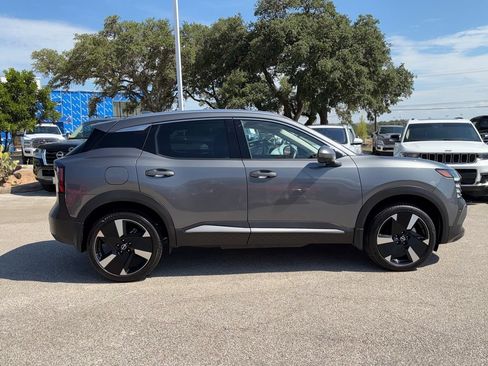 Used 2025 Nissan Kicks SR w/ SR Premium Package AWD/4WD image 4