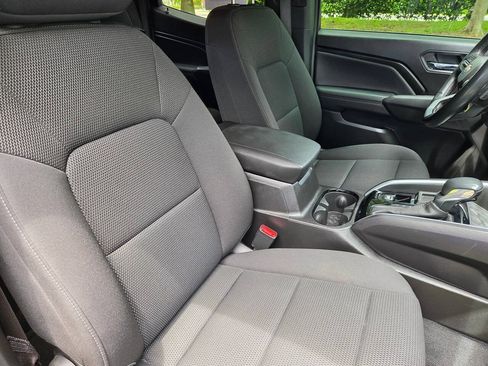 Used 2025 Chevrolet Colorado LT RWD image 9