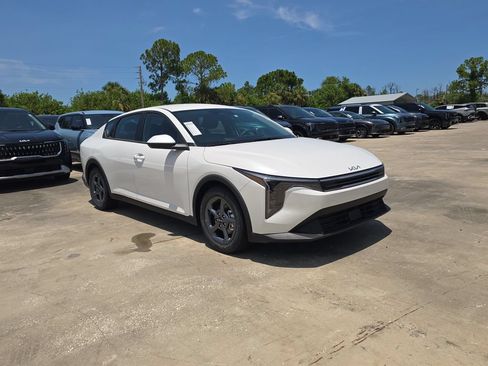 New 2026 Kia K4 FWD image 2