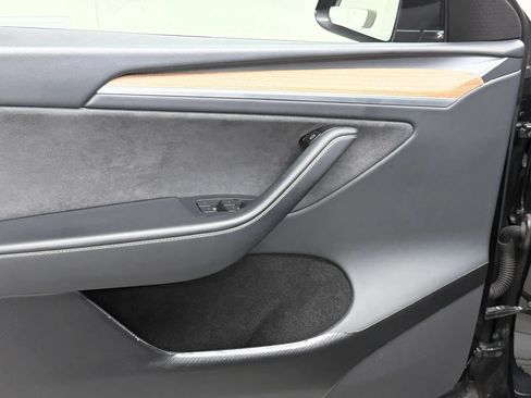 Used 2024 Tesla Model Y Long Range AWD/4WD image 75