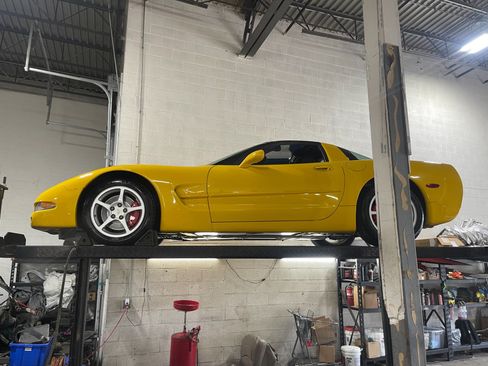 Used 2000 Chevrolet Corvette Coupe w/ Memory Pkg RWD image 85
