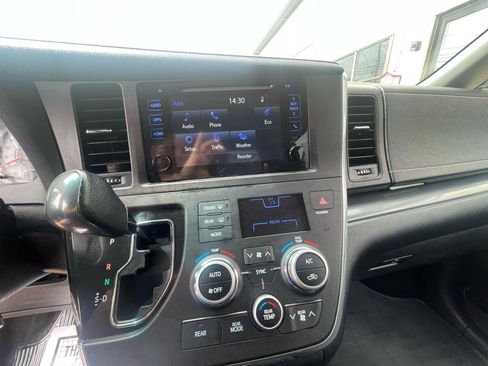 Used 2015 Toyota Sienna SE FWD image 15