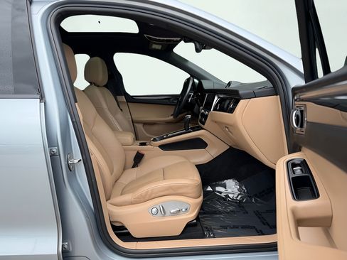 Used 2022 Porsche Macan AWD/4WD image 31