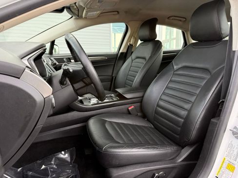 Used 2018 Ford Fusion SE w/ Equipment Group 602A FWD image 14