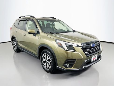 Used 2022 Subaru Forester Premium AWD/4WD image 3