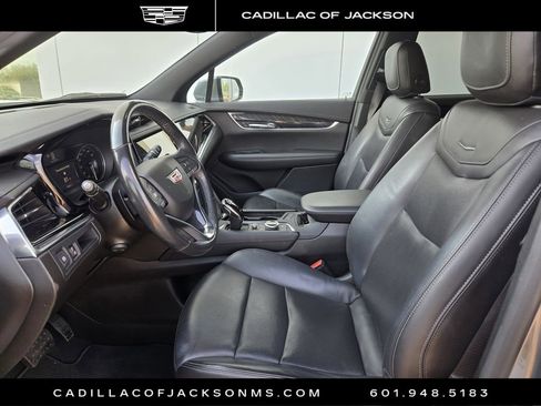 Used 2022 Cadillac XT6 Premium Luxury image 9