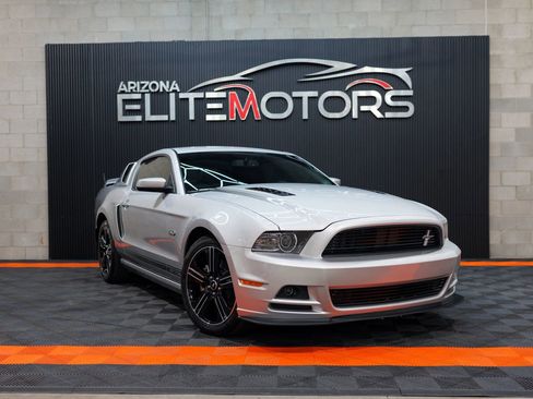 Used 2013 Ford Mustang GT Premium RWD image 2