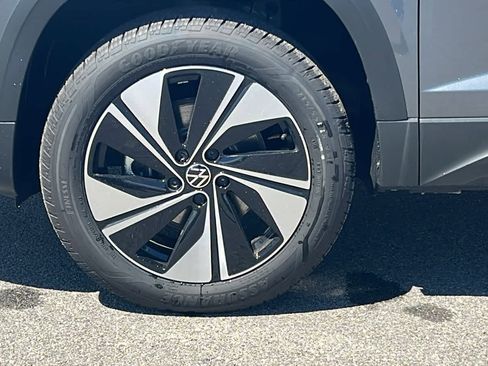 New 2026 Volkswagen Taos SE AWD/4WD image 9