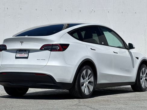 Used 2023 Tesla Model Y Long Range AWD/4WD image 3