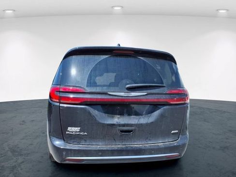 Used 2024 Chrysler Pacifica Touring-L w/ Uconnect Theater Family Group AWD/4WD image 15
