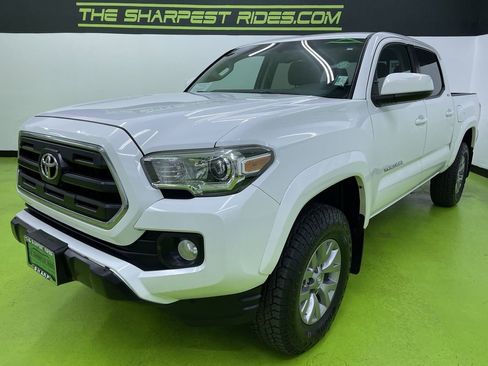 Used 2017 Toyota Tacoma SR5 w/ Tow Package image 5