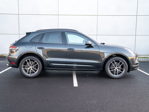 Certified 2026 Porsche Macan AWD/4WD image 8
