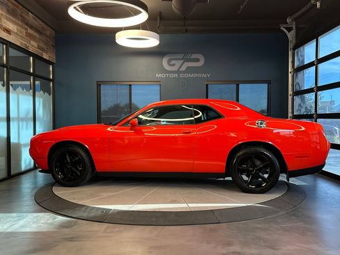 Used 2016 Dodge Challenger SXT RWD image 6