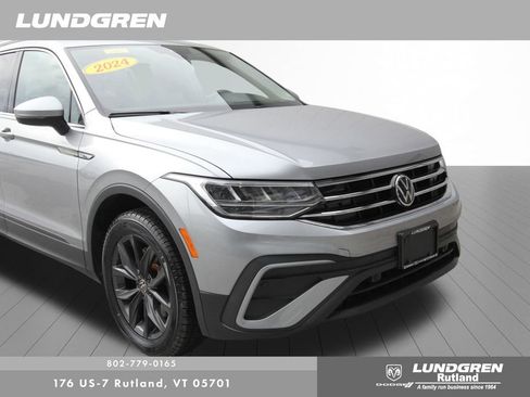 Used 2024 Volkswagen Tiguan SE w/ Panoramic Sunroof Package image 45