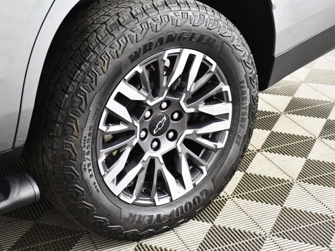 Used 2025 Chevrolet Tahoe Z71 AWD/4WD image 36