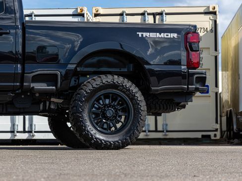 Used 2025 Ford F350 Platinum w/ Tremor Off-Road Package image 39