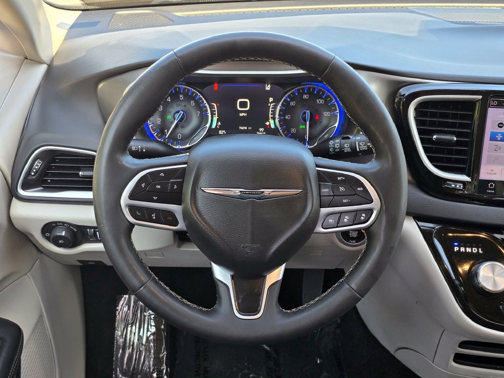 Used 2024 Chrysler Pacifica Touring-L FWD image 7