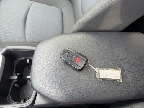 Used 2025 Toyota RAV4 XLE image 22