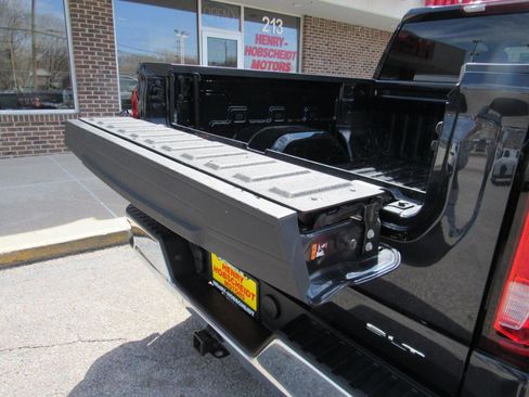 Used 2025 GMC Sierra 1500 SLT image 13