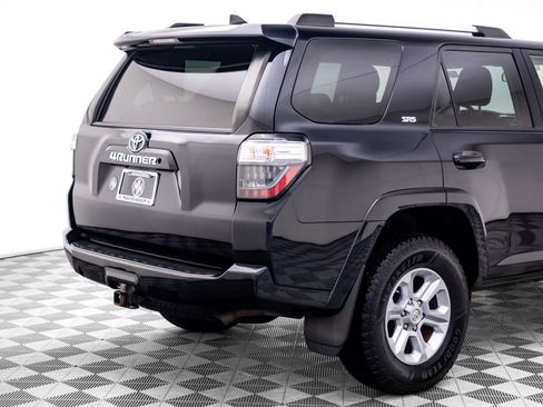 Used 2019 Toyota 4Runner SR5 AWD/4WD image 36