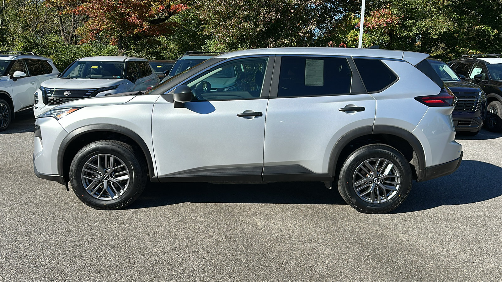 Used 2024 Nissan Rogue S AWD/4WD image 26