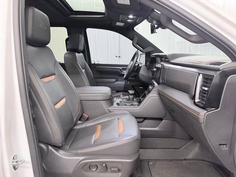 Used 2023 GMC Sierra 1500 AT4 w/ Technology Package AWD/4WD image 48