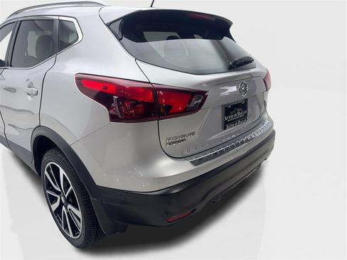 Used 2019 Nissan Rogue Sport SL w/ Premium Package image 19