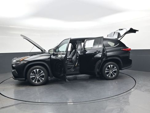 Used 2023 Toyota Highlander L image 43