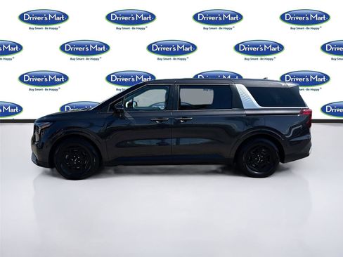 Used 2025 Kia Carnival FWD image 4