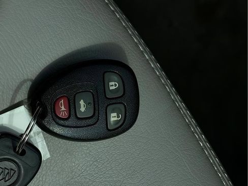 Used 2011 Buick Lucerne CX FWD image 30