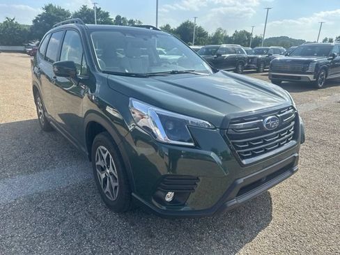 Used 2024 Subaru Forester Premium AWD/4WD image 2