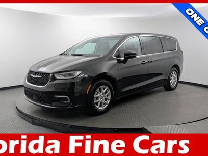 Used 2023 Chrysler Pacifica Touring-L