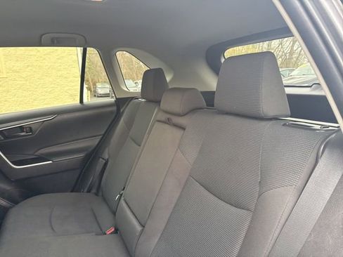 Used 2022 Toyota RAV4 LE AWD/4WD image 12