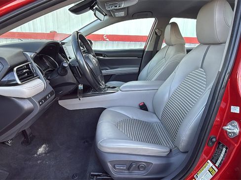 Used 2021 Toyota Camry SE image 10