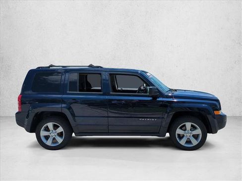 Used 2014 Jeep Patriot Latitude FWD image 4