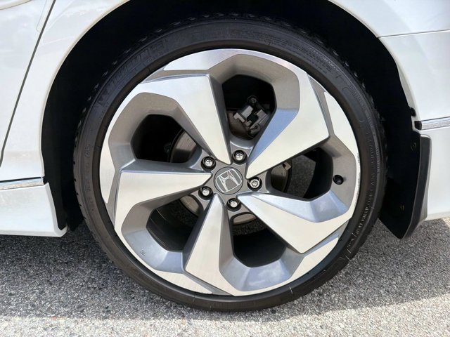 Used 2018 Honda Accord Touring image 10