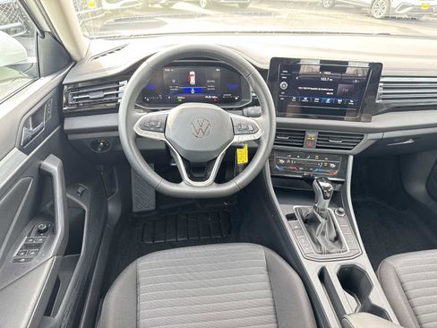 Certified 2025 Volkswagen Jetta S image 8