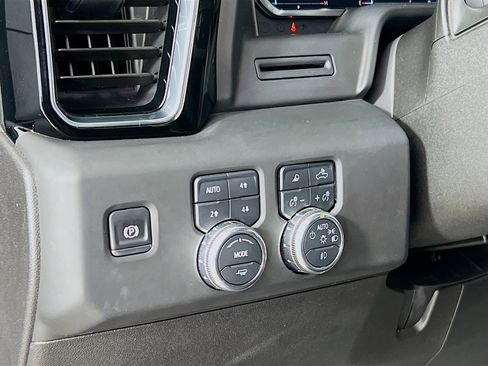 Used 2025 GMC Sierra 3500 Denali image 10