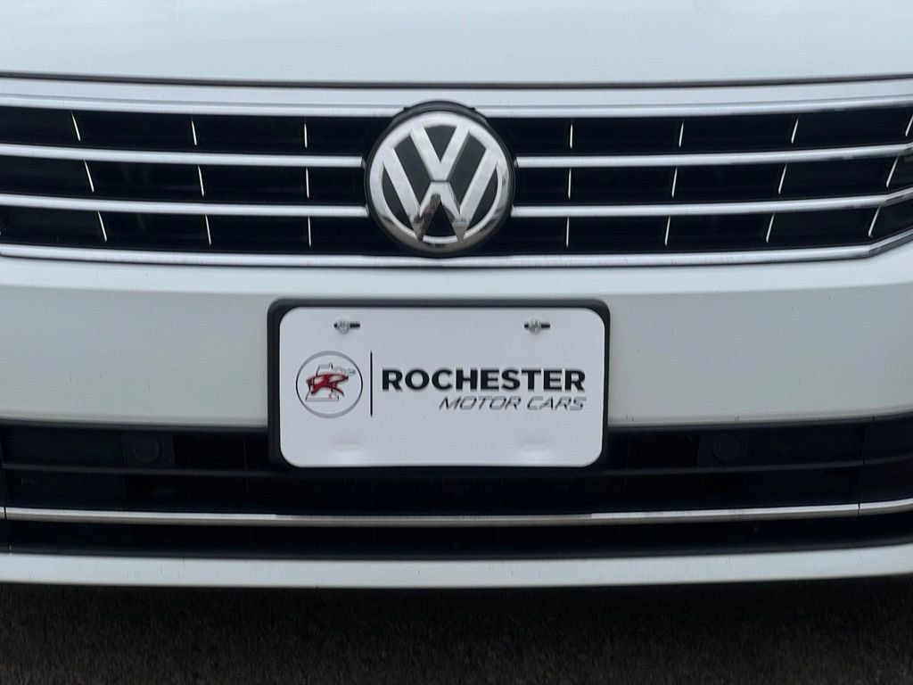 Used 2018 Volkswagen Passat 2.0T SE FWD image 42