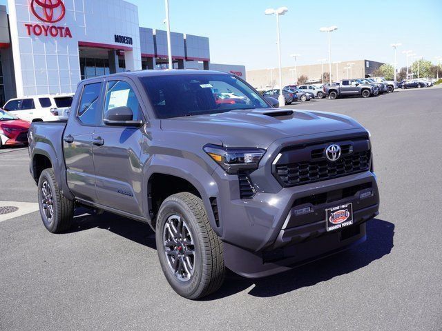 Used 2025 Toyota Tacoma TRD Sport w/ TRD Sport Upgrade Package AWD/4WD image 28