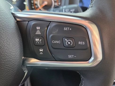 Certified 2025 Jeep Wrangler Unlimited Sahara w/ Dual Top Group AWD/4WD image 26