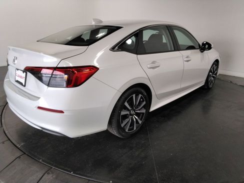 Used 2023 Honda Civic EX image 5